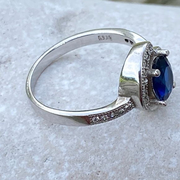 Simulated sapphire sterling silver ring with zircon accents size 8 - Picture 13 of 13